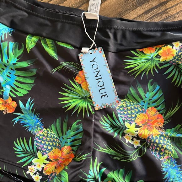 Yonique Two Piece Hawaiian Swim wear - Picture 3 of 3